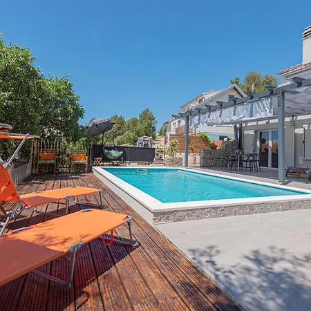 Semesterbostad Kuca Mali Raj - Little Paradise